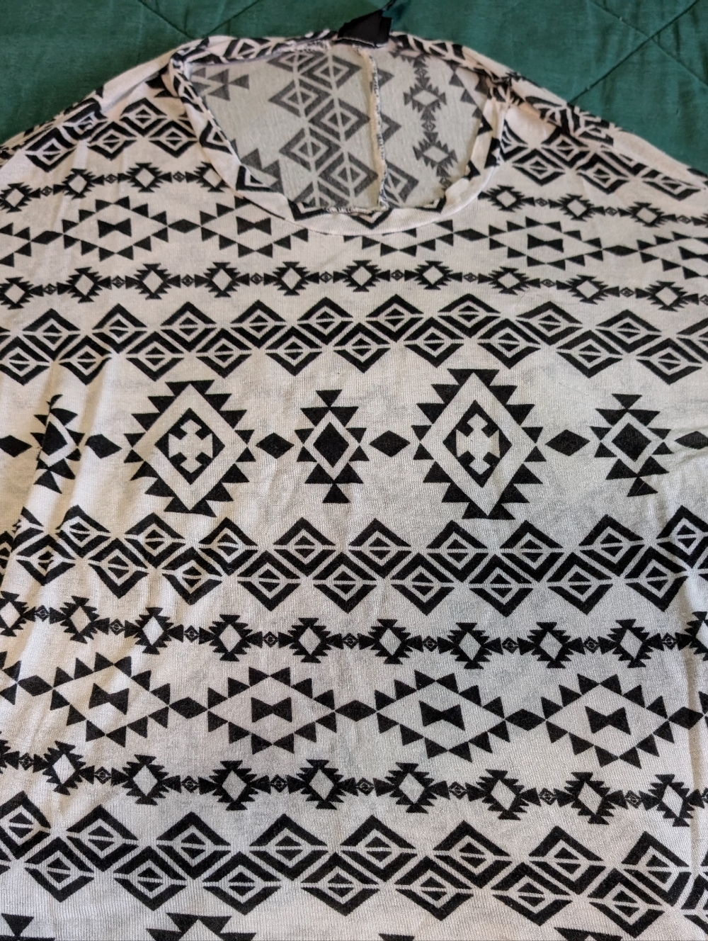 Black & White Aztec Print Half Sleeve Top!!